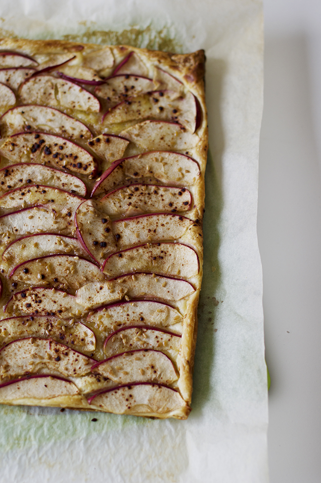 HOJALDRE DE MANZANA CON SEMILLAS DE LINO