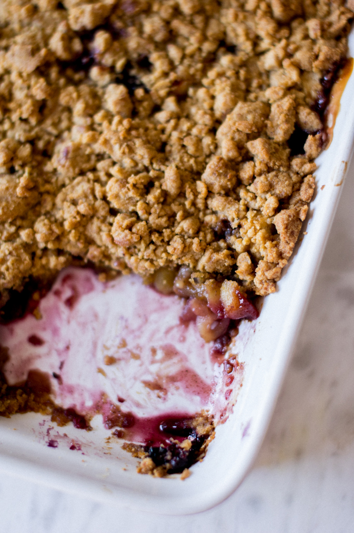 CRUMBLE DE MANZANA Y FRUTOS ROJOS